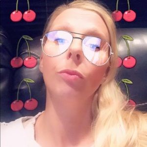 Meet your Posher, Ina